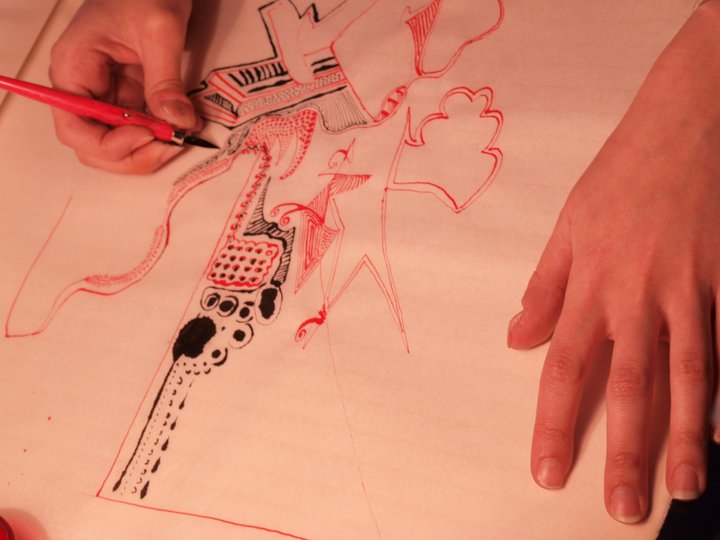 Performance de dessin à l'encre + VJ en collaboration avec Hélène Tafrihi-Pousset réalisée en 2010, lors du vernissage de notre exposition en duo au Centre d'Animation Reuilly-Diderot à Paris.